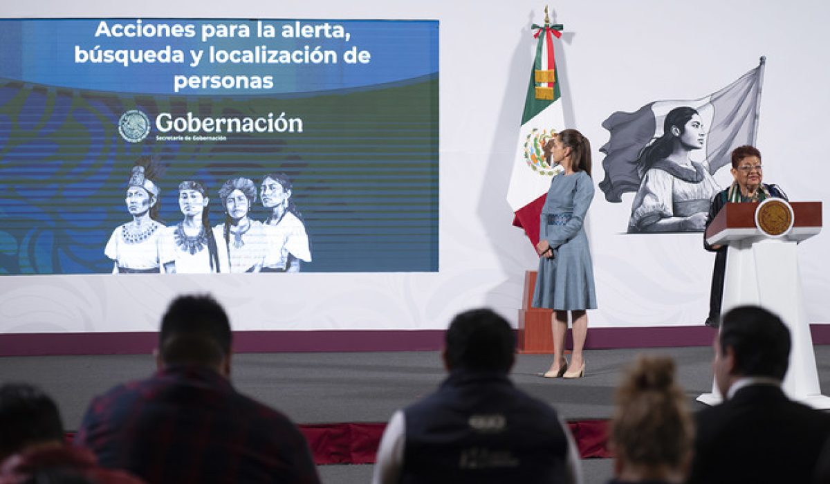 Cuauhtémoc, Ciudad de México. 24 de marzo 2025. La presidenta constitucional de los Estados Unidos Mexicanos, la Doctora Claudia Sheinbaum Pardo en conferencia de prensa matutina en el salón de la Tesorería de Palacio Nacional. Acompañan a la presidenta: Omar García Harfuch, secretario de Seguridad y Protección Ciudadana; Ernestina Godoy Ramos, consejera jurídica del Ejecutivo Federal; Iván Escalante, Procurador Federal del Consumidor (Profeco) yDiana Aurora Correa, Memoria Histórica. Foto: Saúl López Escorcia /Presidencia